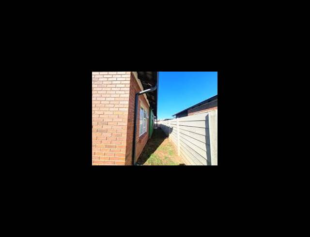 2 BEDROOM TOWNHOUSE FOR SALE IN PARKDENE